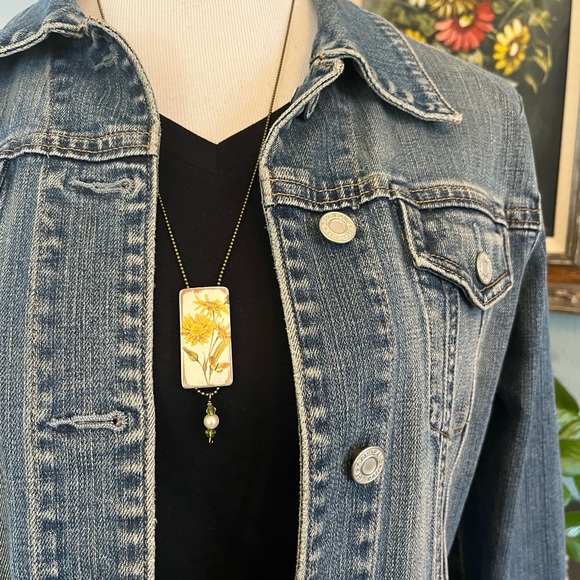 Hand Crafted Vintage Floral Necklace - Picture 2 of 2